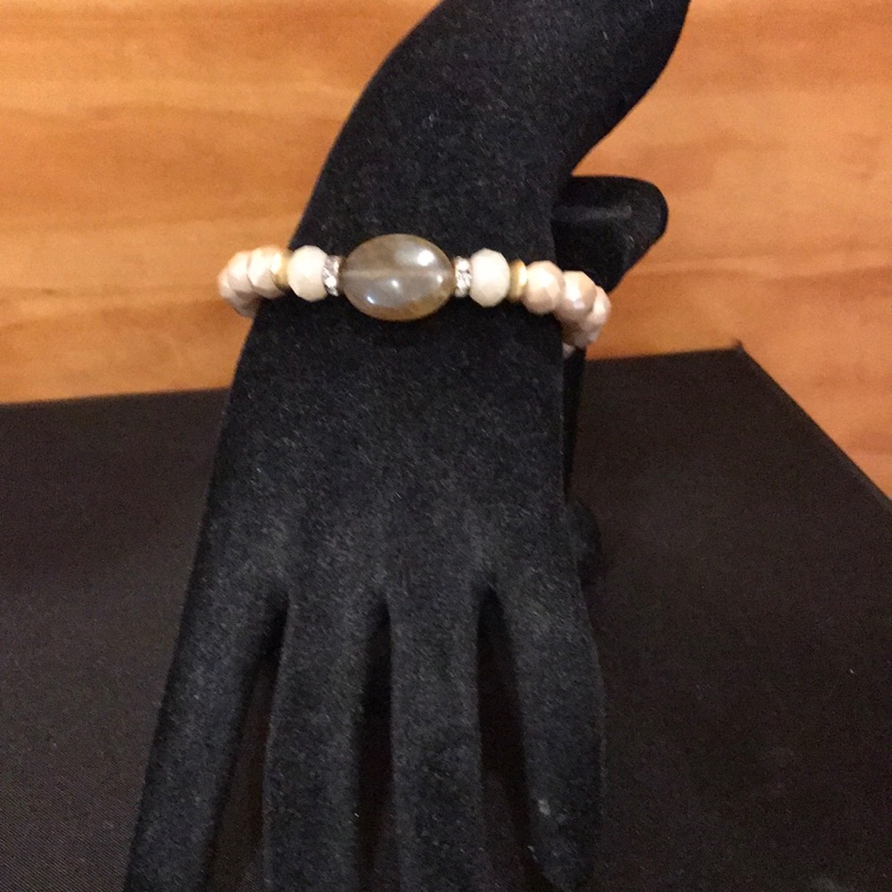 Ali Khan New York Stretch Bracelet - Picture 2 of 5